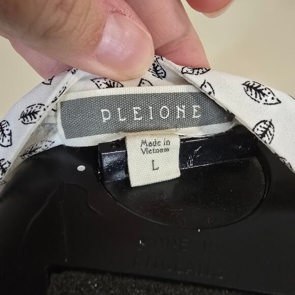 Women's Pleione White w/ Black Leaves Lightweight Blouse | Size Large - Picture 9 of 10